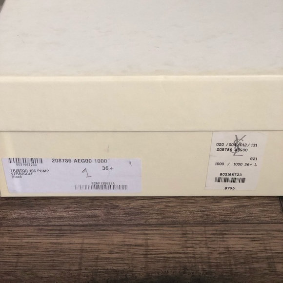 Yves Saint Laurent Pump - Picture 7 of 8